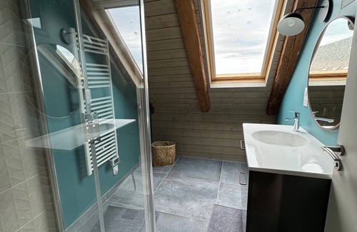 Laguiole House | L'Oustal du Bourg is in the center of Laguiole, ideal for a stay in the Aubrac region.