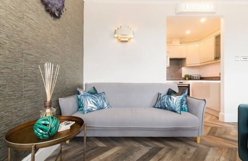 Leamington Spa Apartment | L-Spa Boutique Apartments - Fabulous two bed, two bath apartment