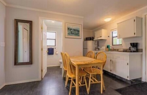 Alert Bay Cabin | (L) Standard Double Cabin (non pet friendly)