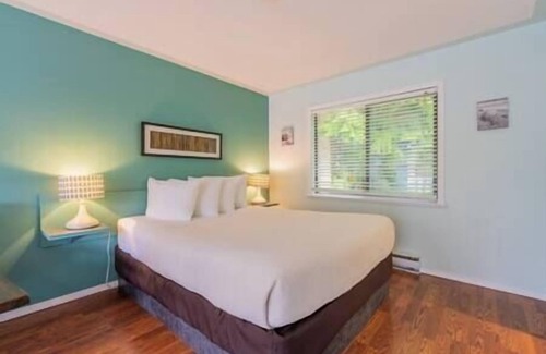 Alert Bay Cabin | (L) Standard Double Cabin (non pet friendly)