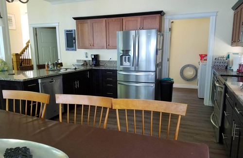 Manistee House | L-U-X on Lake Michigan. Private baths in bedrooms! Open Aug 24-28, Sept 21-Oct 6