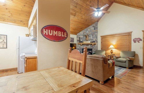 Branson West Cabin | L037, Lazy Pines 2-bedroom cabin; Book Now: 15% Off 3+ Nts SEE DESC. BELOW