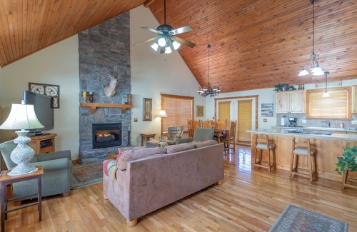Reeds Spring Cabin | L060, 2 Br Roark Creek Cabin End Unit, SEE DESC. for SUMMER SPECIAL