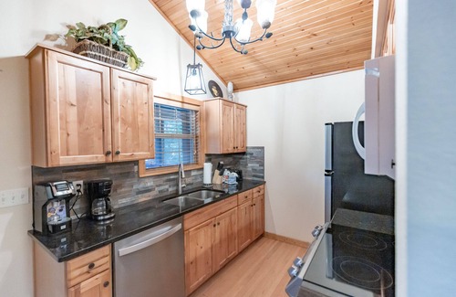 Reeds Spring Cabin | L069, Lakefront Cabin, Save 15% on New 3+ Nts Bookings; SEE DESC.BELOW