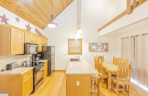 Reeds Spring Cabin | L130 3-Br with Loft Lakeview Cabin; Don’t Miss 15% Off 3+ Nts SEE DESC>BELOW