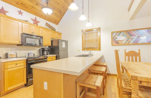 Reeds Spring Cabin | L130 3-Br with Loft Lakeview Cabin; Don’t Miss 15% Off 3+ Nts SEE DESC>BELOW