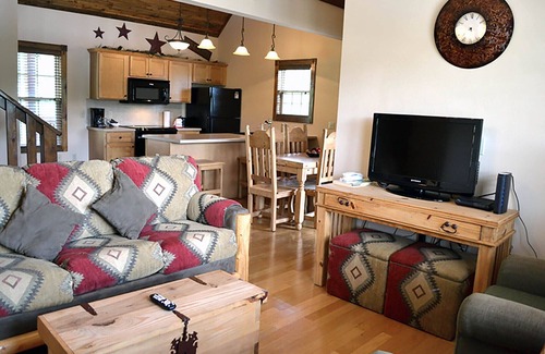 Reeds Spring Cabin | L131A, 1Br Loft Lakeview Cabin, Stay Longer, Save 15% for 3+Nts SEE DESC. BELOW