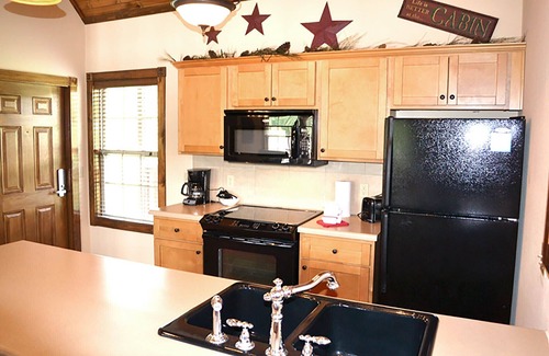 Reeds Spring Cabin | L131A, 1Br Loft Lakeview Cabin, Stay Longer, Save 15% for 3+Nts SEE DESC. BELOW