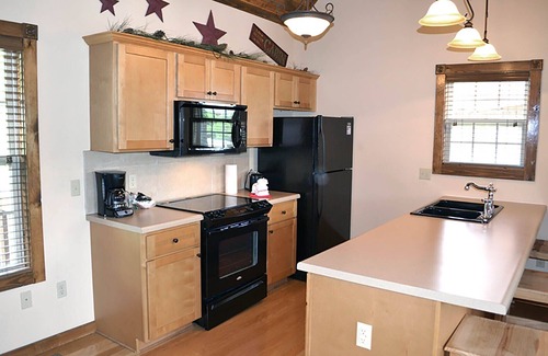 Reeds Spring Cabin | L131A, 1Br Loft Lakeview Cabin, Stay Longer, Save 15% for 3+Nts SEE DESC. BELOW
