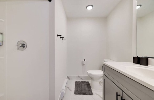 East Stroudsburg Apartment | L201 · The Lack - Bay Queen Suite - A01