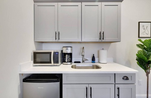 East Stroudsburg Apartment | L205 · The Lack - Queen Suite - A05