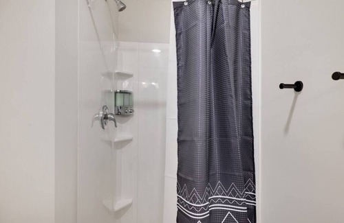 East Stroudsburg Apartment | L207 · The Lack - Queen Suite - A07