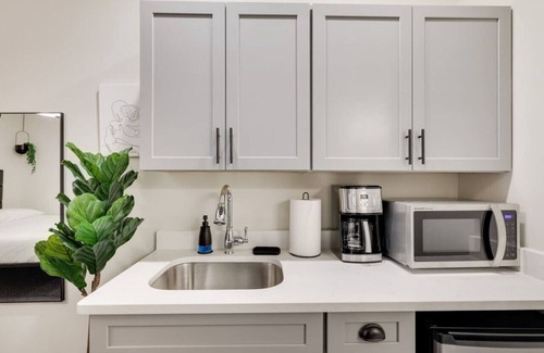 East Stroudsburg Apartment | L208 · The Lack - Queen Suite - A08