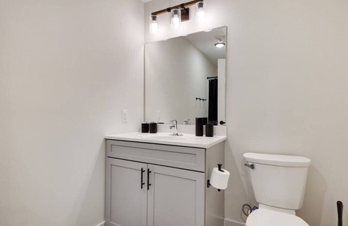 East Stroudsburg Apartment | L209 · The Lack - Queen Suite - A09