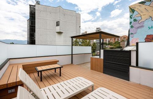 Zona Rosa Apartment | L301 4BR Lleras Park Apt Rooftop Jacuzzi AC