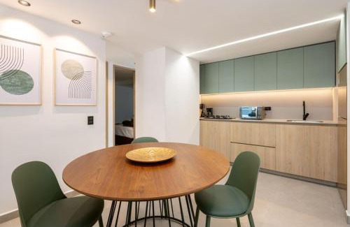 Zona Rosa Apartment | L301 4BR Lleras Park Apt Rooftop Jacuzzi AC