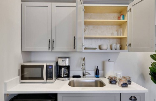 East Stroudsburg Apartment | L302 · The Lack - Queen Suite - B02