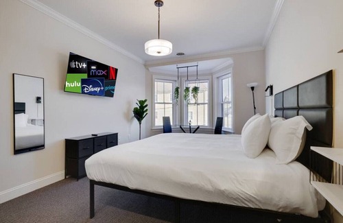 East Stroudsburg Apartment | L306 · The Lack - Bay King Suite - B06