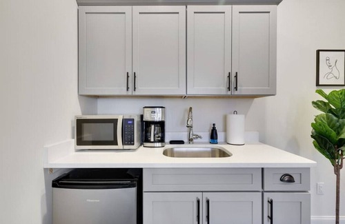 East Stroudsburg Apartment | L312 · The Lack - Queen Suite - B12