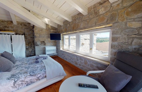 Torre de Esera Apartment | LA ABADIA RURAL HOUSE-LA PEÑA APARTMENT