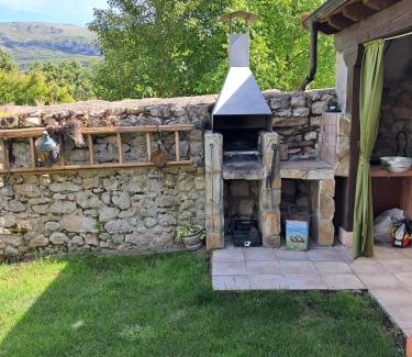 Villarcayo House | La antigua escuela bajo la Tesla