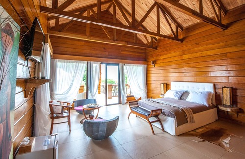 Point Denis Hotel | La Baie des Tortues Luth