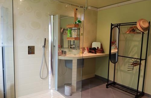 Courtois-sur-Yonne Bed & Breakfast | LA BARAQUE