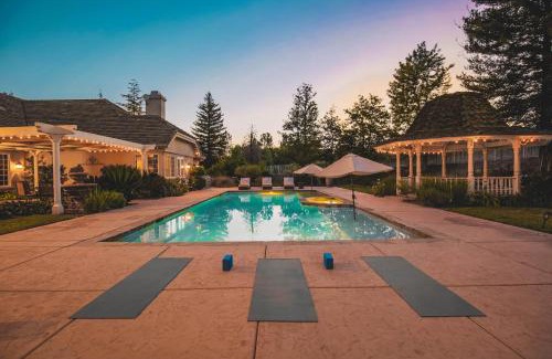 Temecula Villa | La Barrique by AvantStay Secluded 14 Acre Estate w Vball Pool