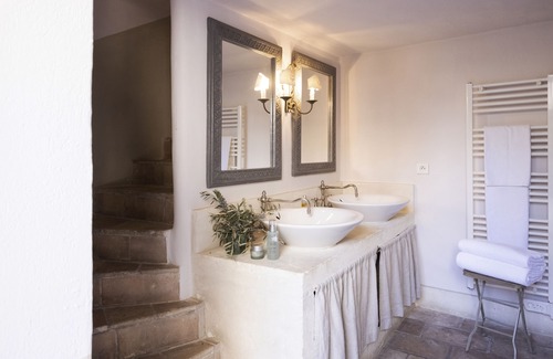 Menerbes Hotel | La Bastide De Marie