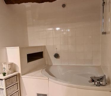 Bagard Apartment | La Bastide de Peyremale, gîtes en Cévennes, piscine, tennis