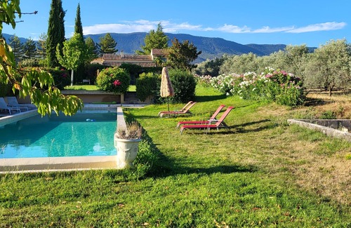 Cucuron Apartment | La Bastide des Vasses/Le loft - Romantic hideaway (3 pax maximum)
