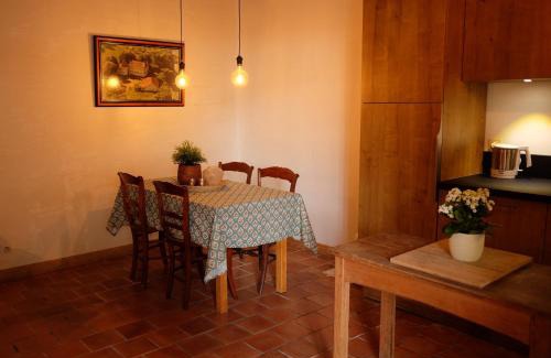 Penne-d'Agenais Apartment | La Bastide Portoly Gîte "Les Deux Cèdres"