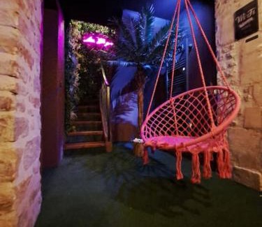 Bayeux Apartment | La Bayeuzen - La Tropicale - Love Room