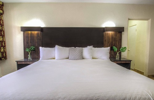 Seabreeze Park Hotel | La Bella Oceanfront Inn