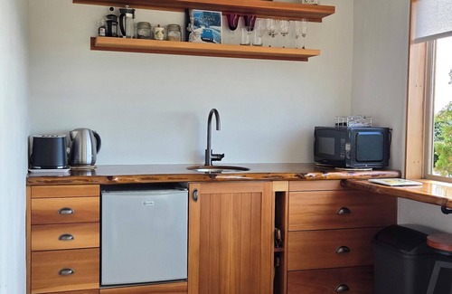 Upper Moutere Apartment | LA BELLA VISTA MAPUA Free E- Bikes (Ts and Cs apply)