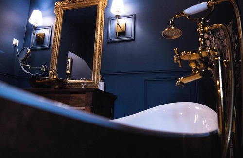Talairan House | La Belle Dame sans Regrets