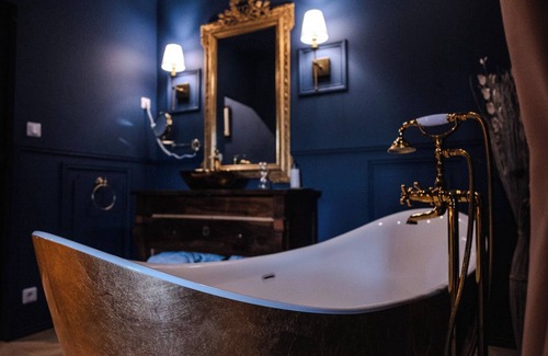 Talairan House | La Belle Dame sans Regrets