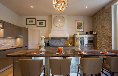 Rieux-Minervois Villa | La Belle Demeure - Six Bedroom Villa, Sleeps 12