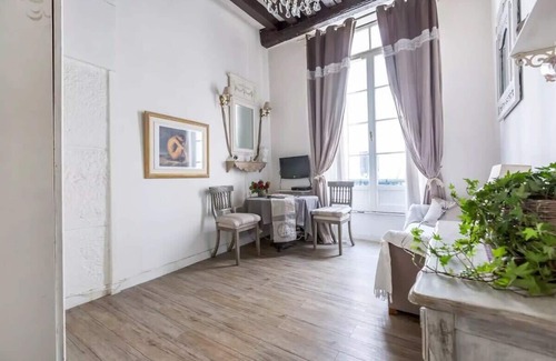 Saint-Merri Apartment | La Belle Du Marais