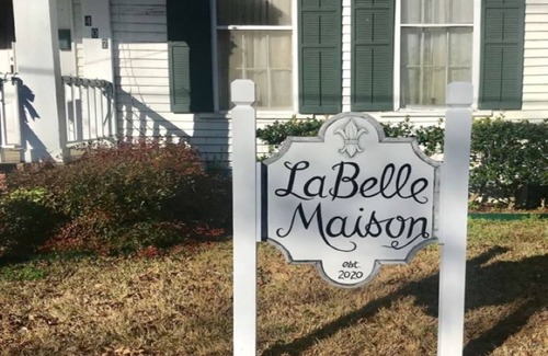 Jefferson Cottage | LA BELLE MAISON - Beautiful 1850 Historical home just across from Lions Park!
