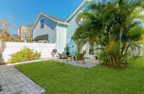 Historic Downtown Melbourne House | "La Belle Maison" ♥ of Downtown/Yard/Parking+ Garage/Self Check-in