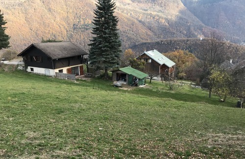 Saint-Paul-sur-Isere Ski Chalet | "La belle savoyarde". Comfortable gite with mountain views. Ideal for recharging your batteries.
