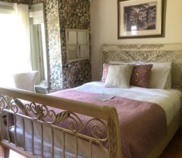 Magog Hotel | La Belle Victorienne