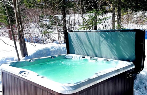 Petite-Riviere-Saint-Francois Ski Chalet | La Bellecôte | Détente en nature avec spa