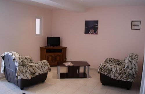 Laroche-Saint-Cydroine Apartment | La Berge Meublé de tourisme 2 étoiles