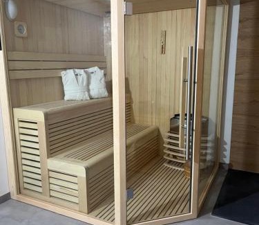 Saint-Martin-sur-la-Chambre Ski Chalet | La Biche