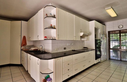 Greater Johannesburg Metropolitan Area House | La-Bih Huleti House A