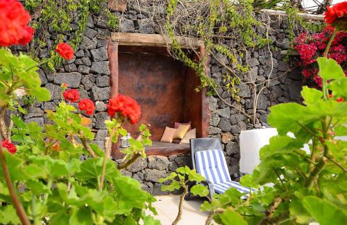 Haria Villa | La Bodega - House on volcano with a piano