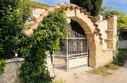 Mouries House | La Bohème 1 Mouries Centre, au Coeur des Alpilles : Cosy T2 Avec Jardin