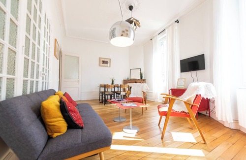 Cret de Roc Apartment | La Bohème - Warm, tastefully decorated apartment in Saint-Étienne